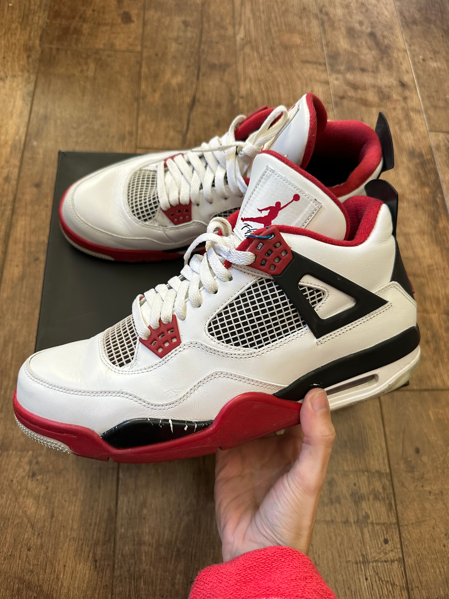 JORDAN 4 FIRE RED (UK 10)