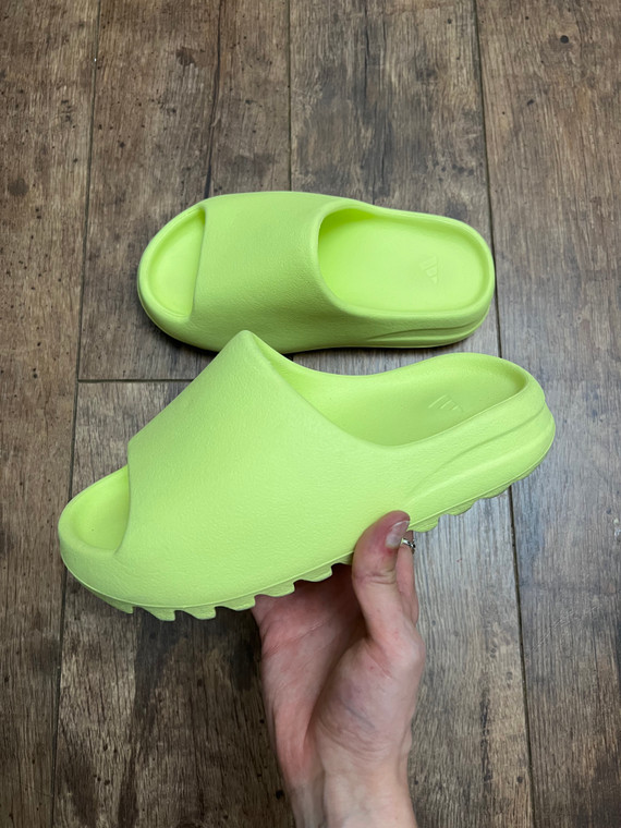 YEEZY SLIDE GLOW (UK 5)