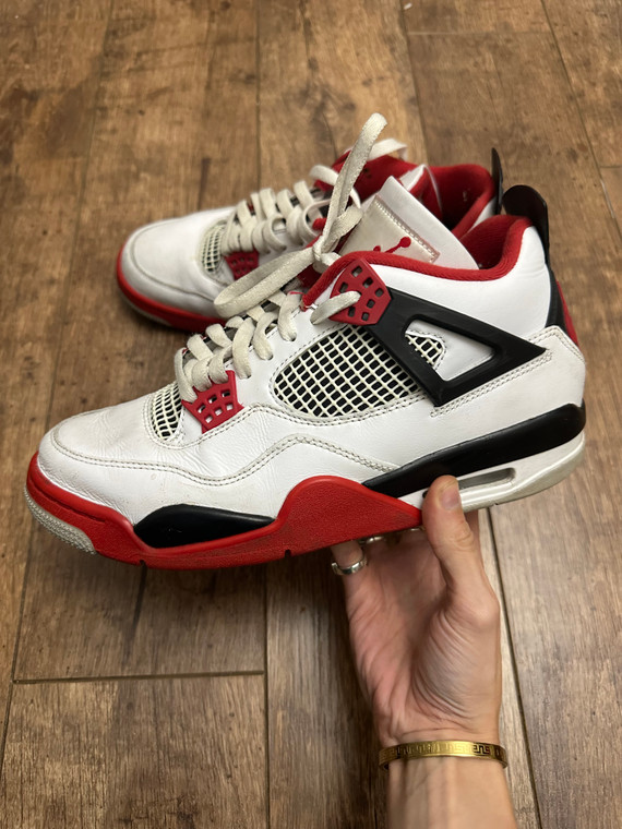 JORDAN 4 FIRE RED (UK 8)