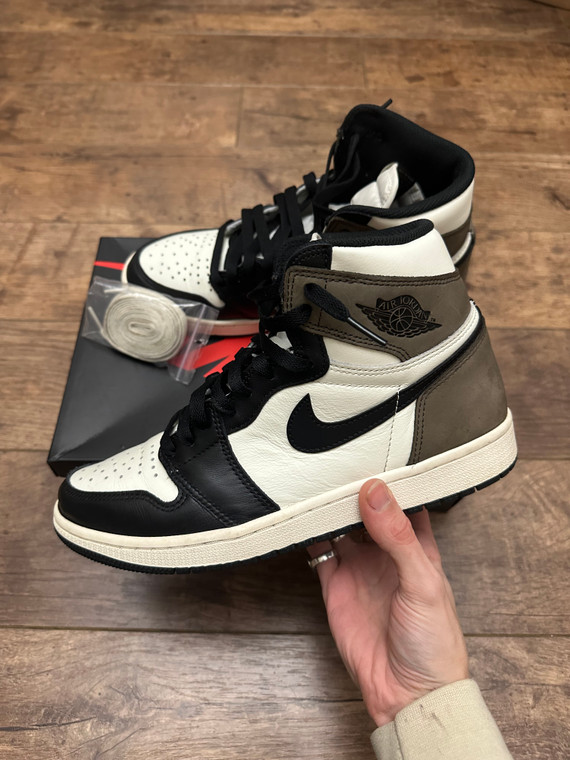 JORDAN 1 MOCHA  (UK 7.5)