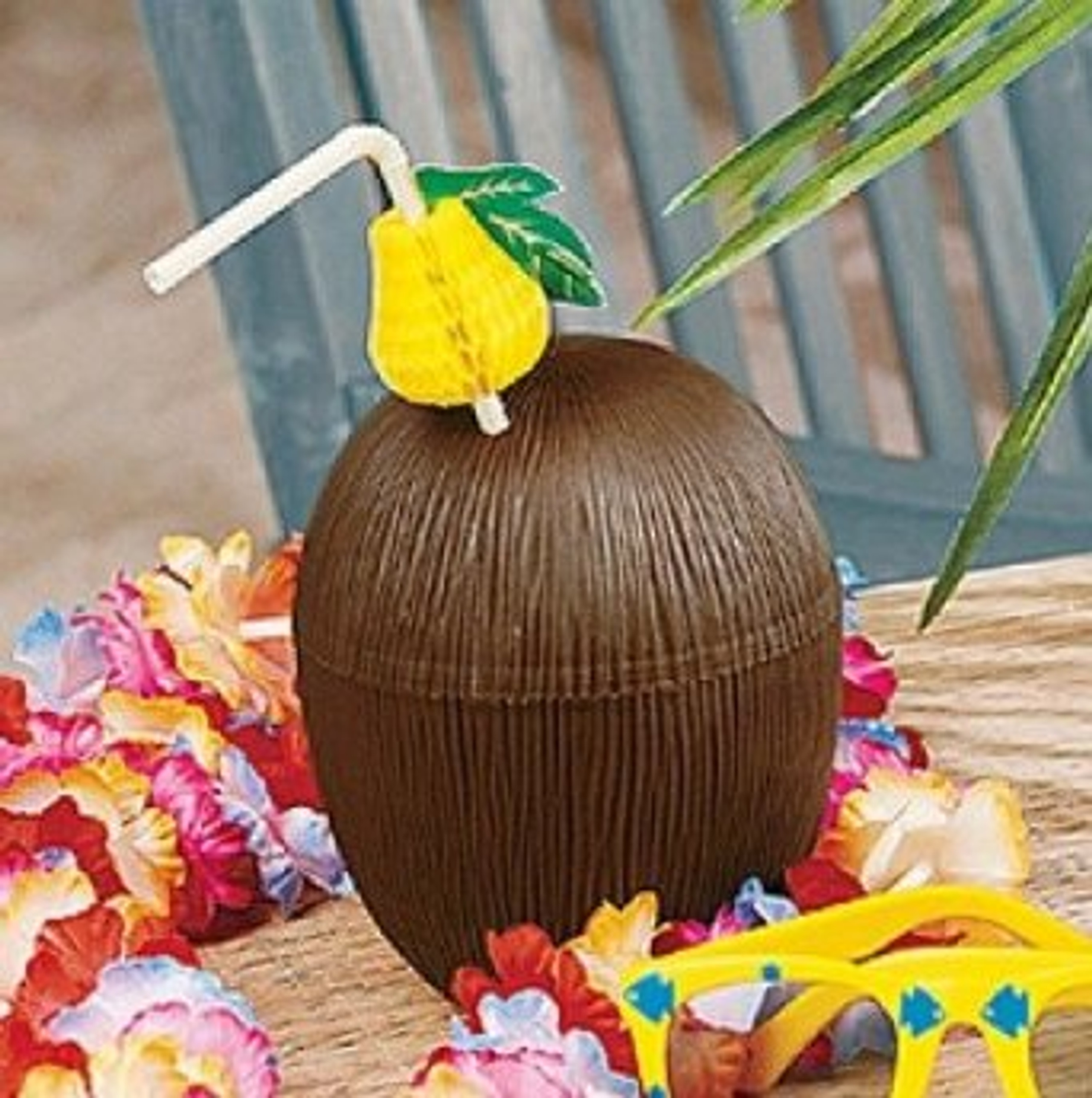 Plastic Coconut Cup Dozen 3832D