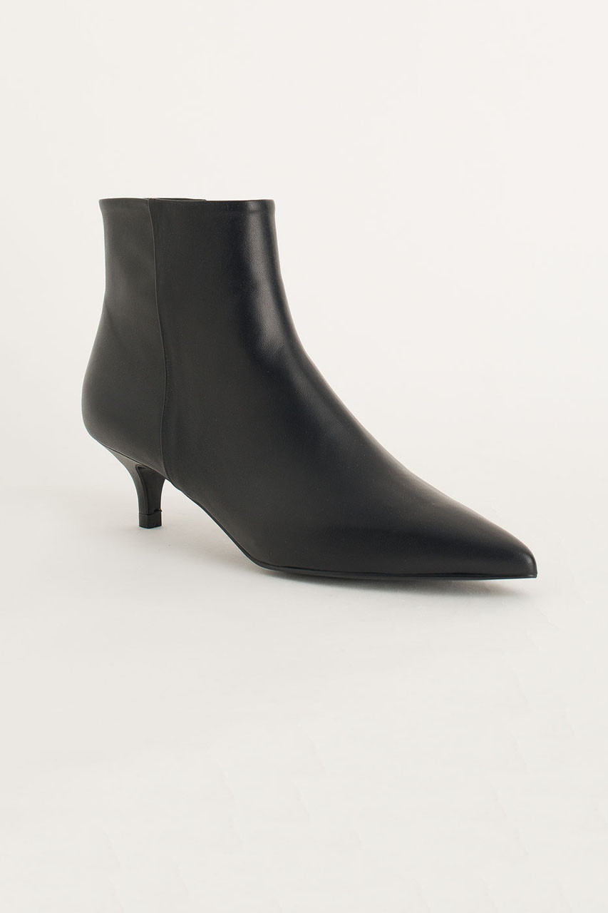 black pointed kitten heel boots