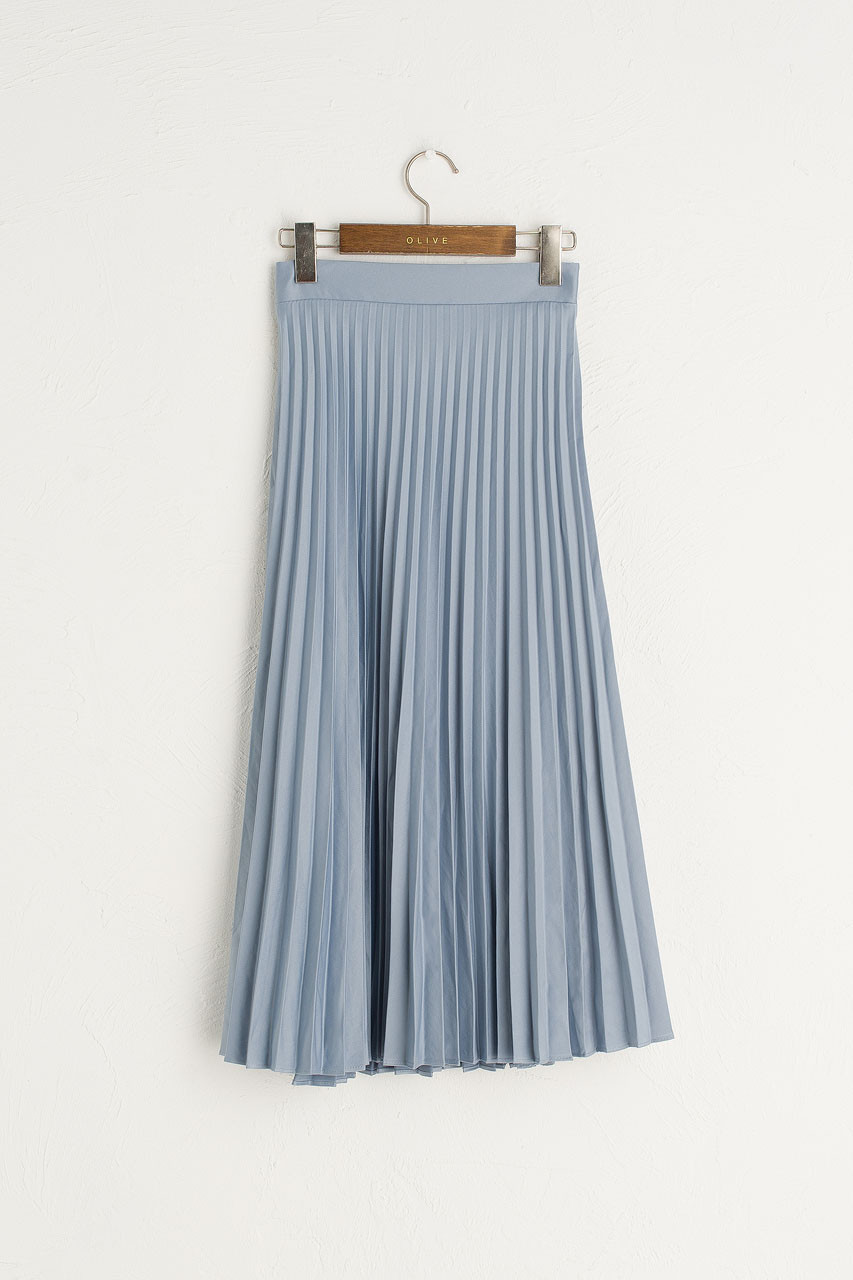 blue pleated skirt