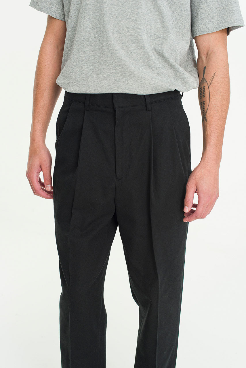 Menswear | Tapered Pintuck Pants, Black