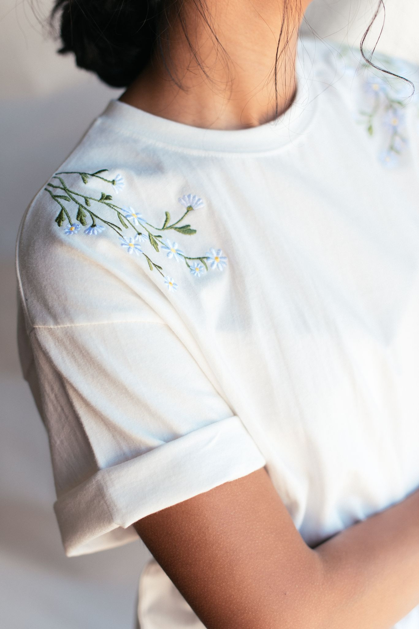 Daisy Embroidered Tee, White