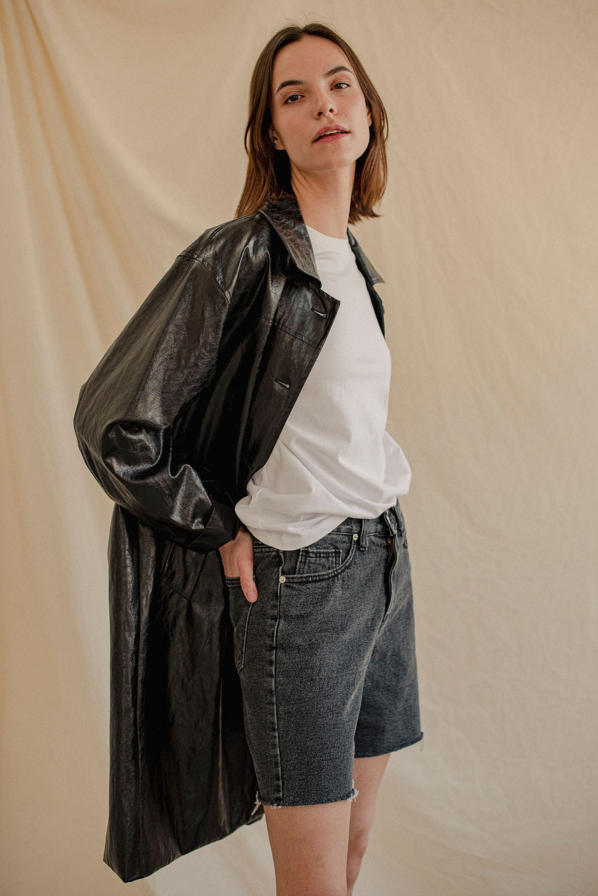 Raw Edge Mom Shorts, Black