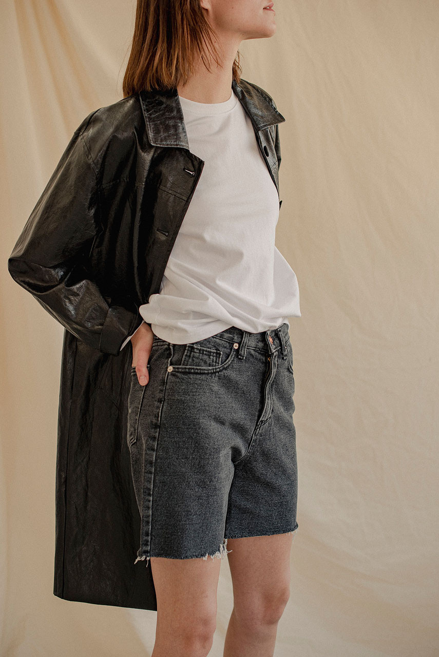 Raw Edge Mom Shorts, Black