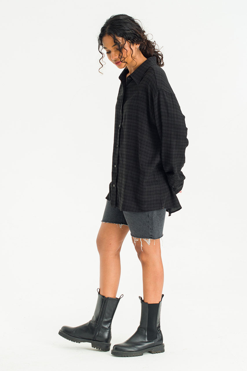 Raw Edge Mom Shorts, Black