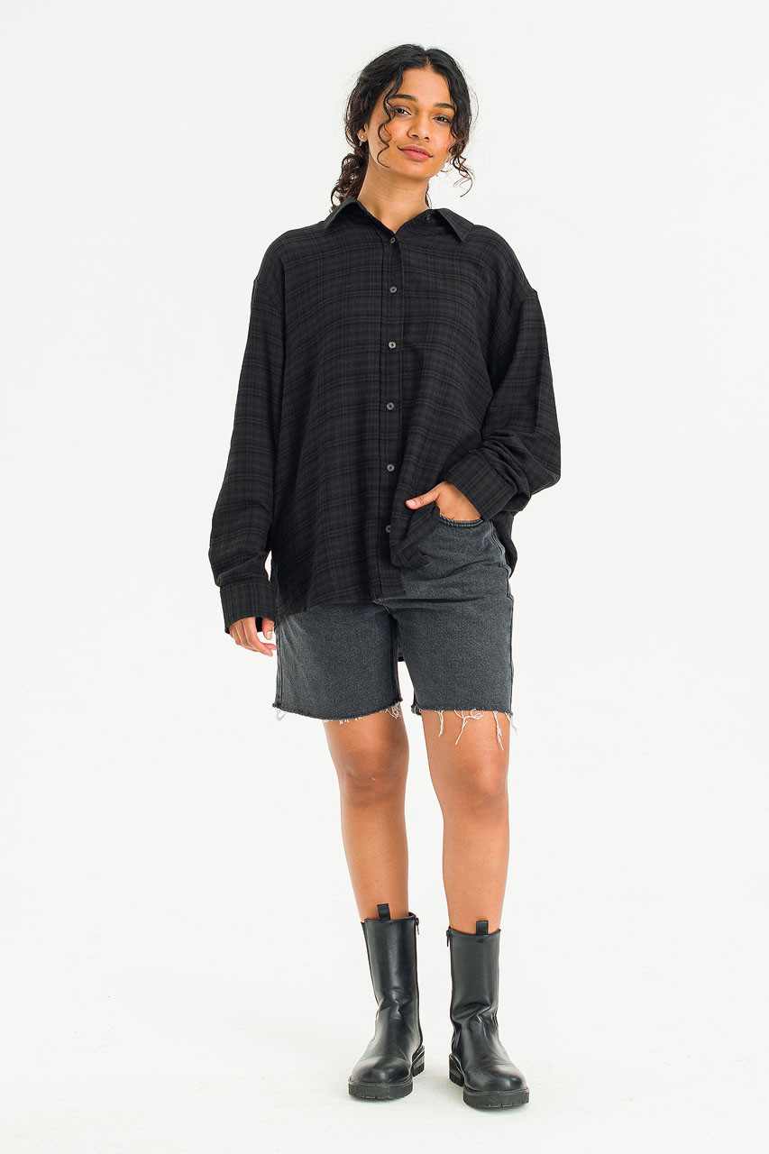 Raw Edge Mom Shorts, Black