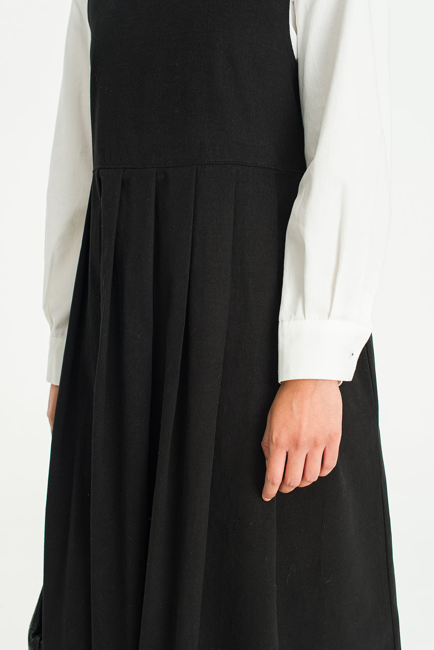 Laura Pleated Apron Dress, Black