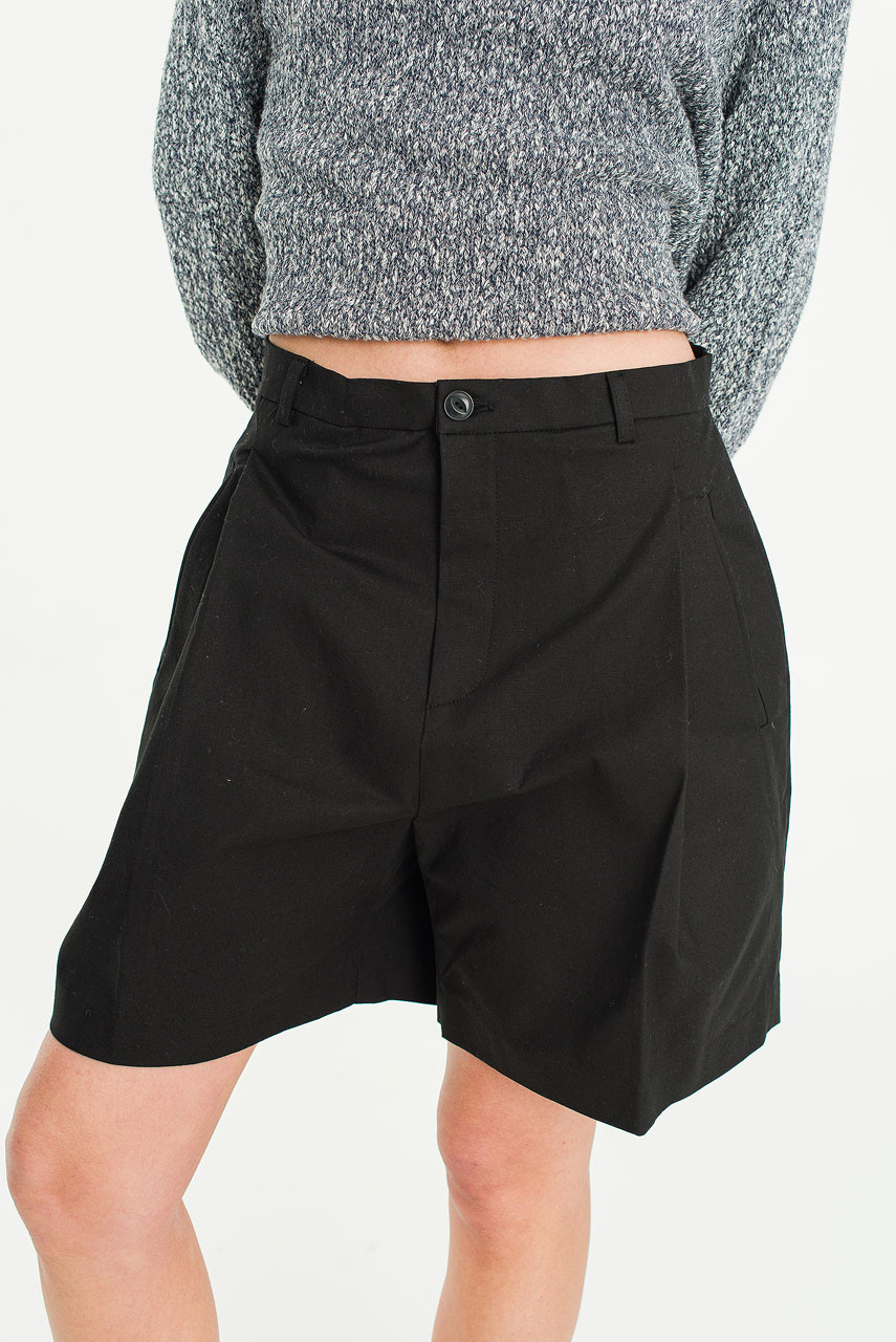 Hina Pintuck Shorts, Black