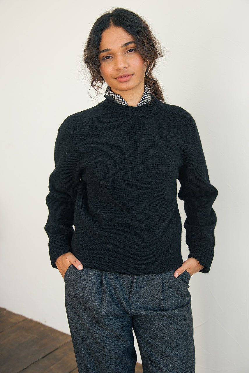 Lochfield Wool Seamless Jumper, Black