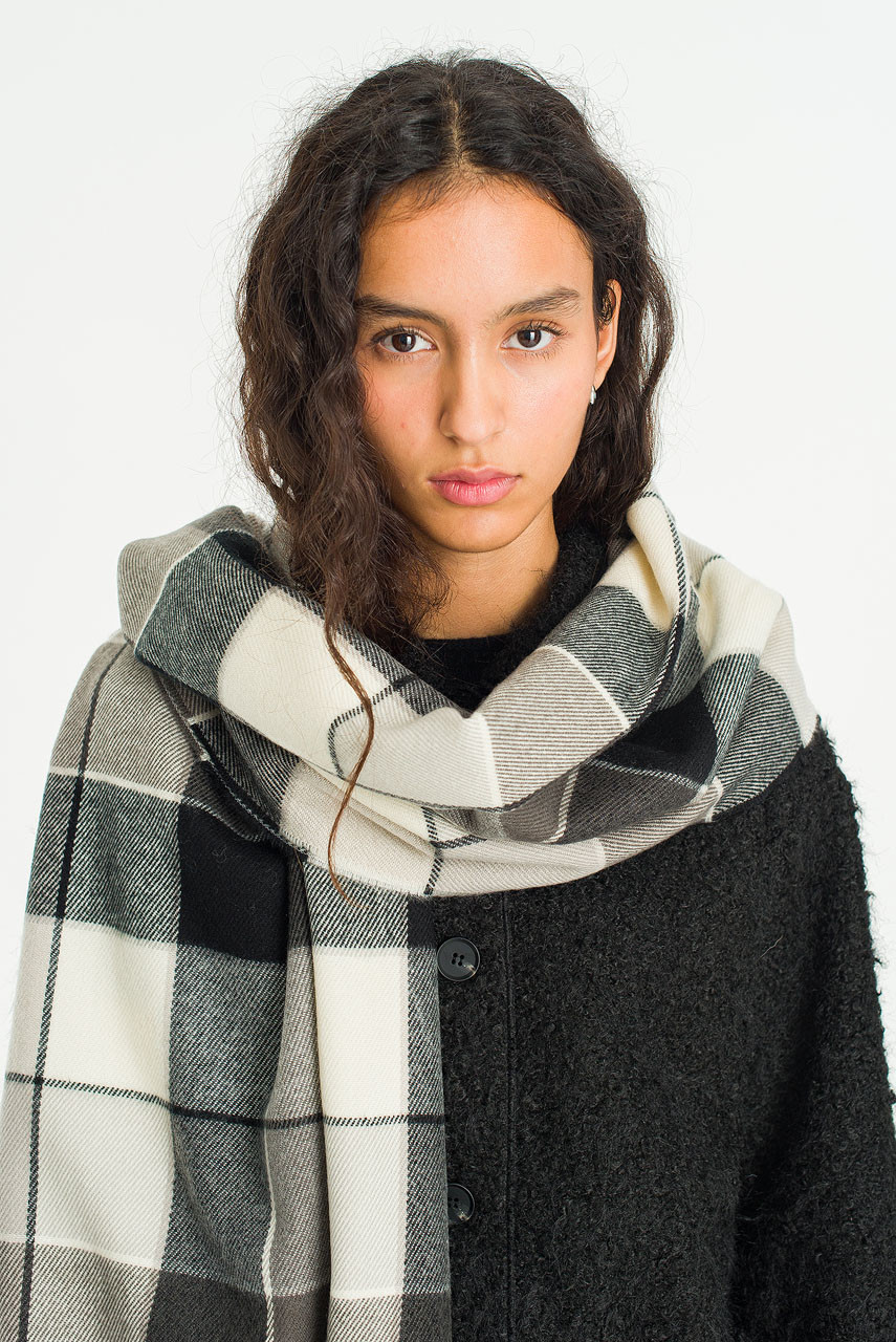 Bran Check Scarf Large, Black