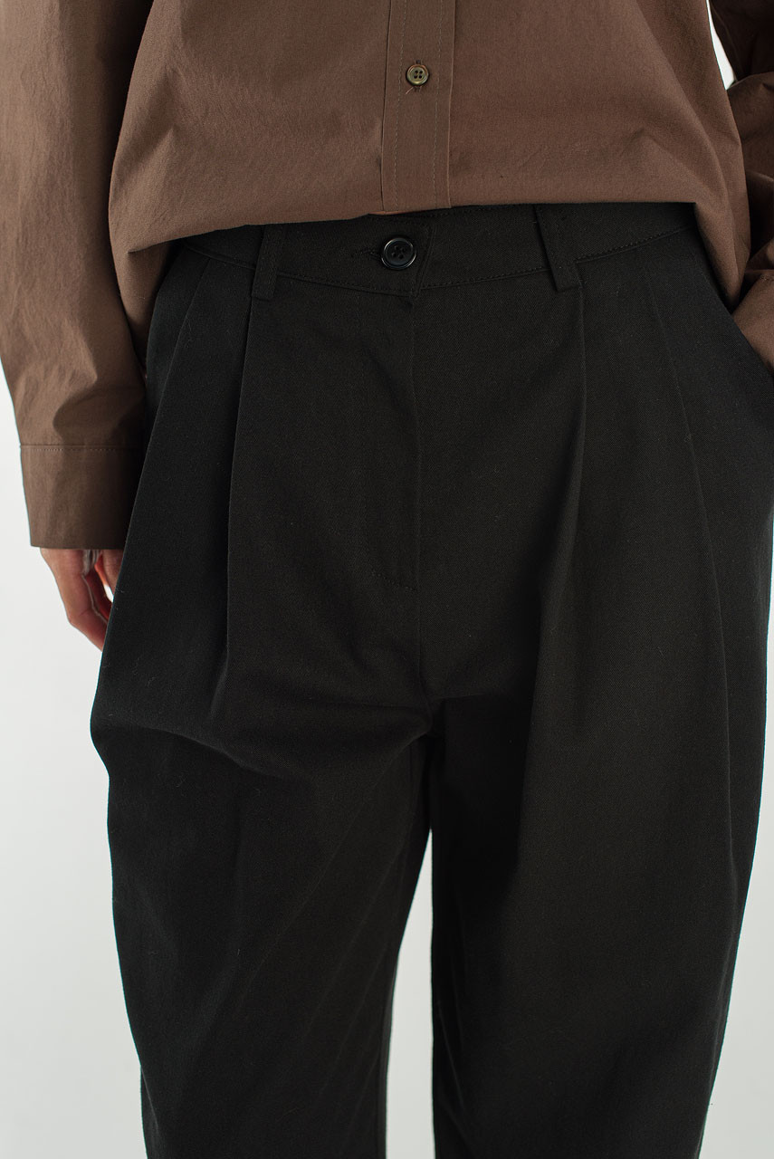 Muse Pintuck Chino, Black
