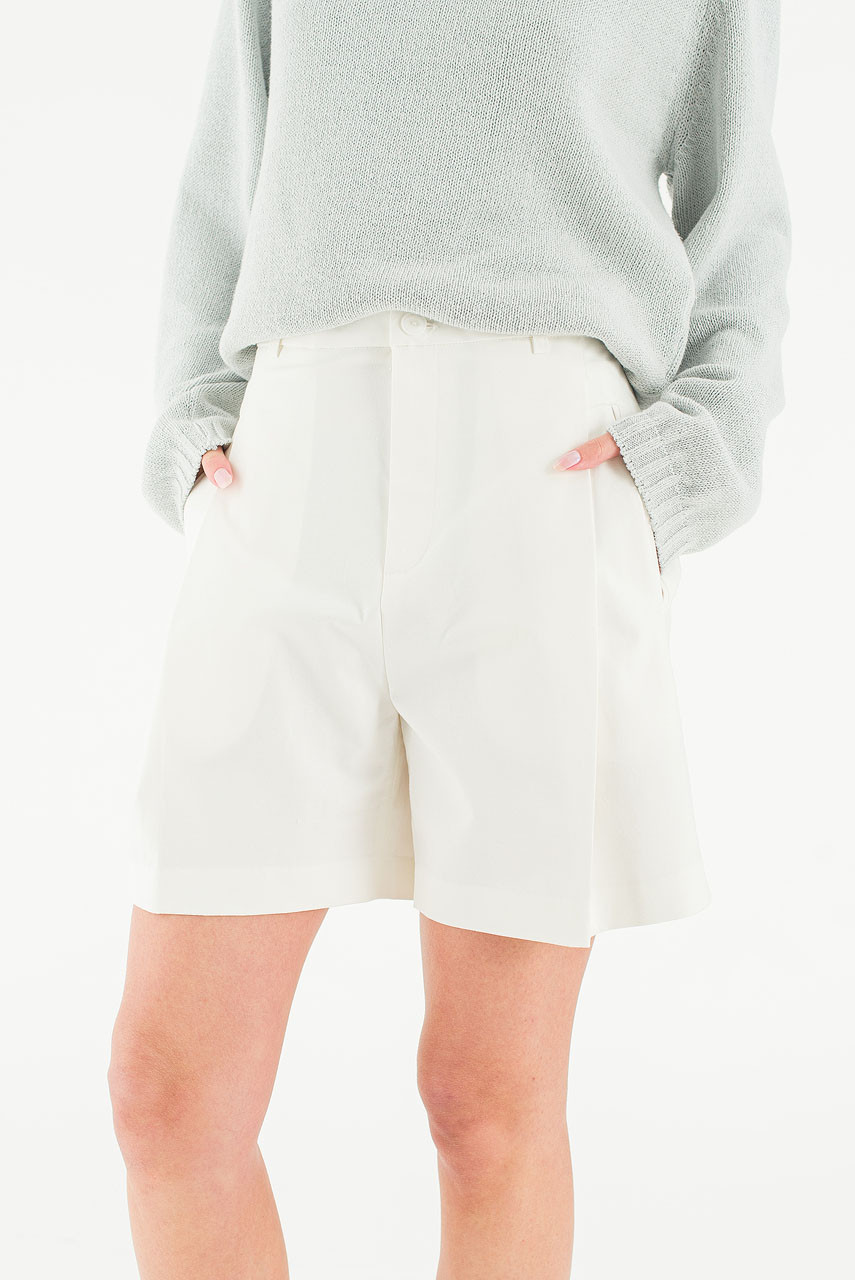Hina Pintuck Shorts, White
