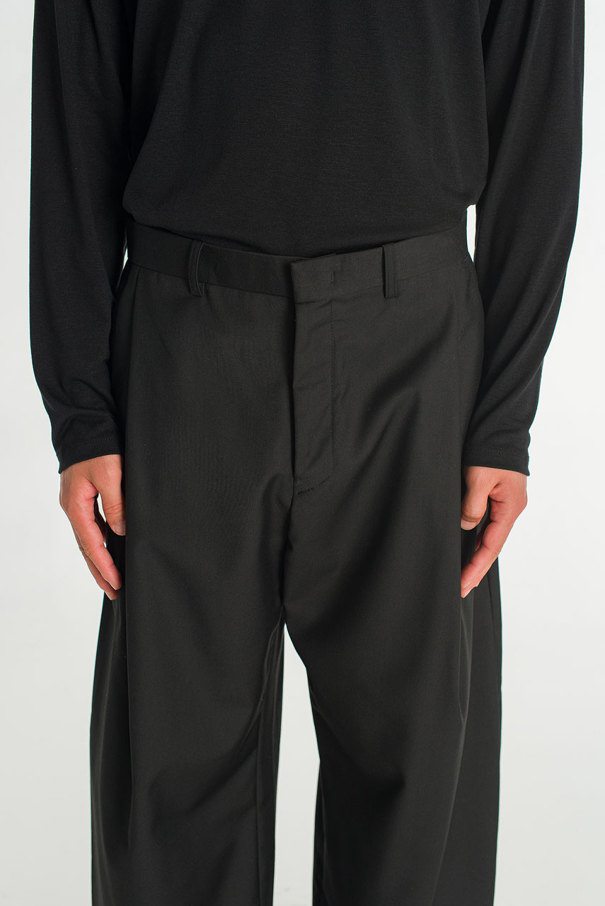 Menswear | Curved Pleated Slacks, Black
