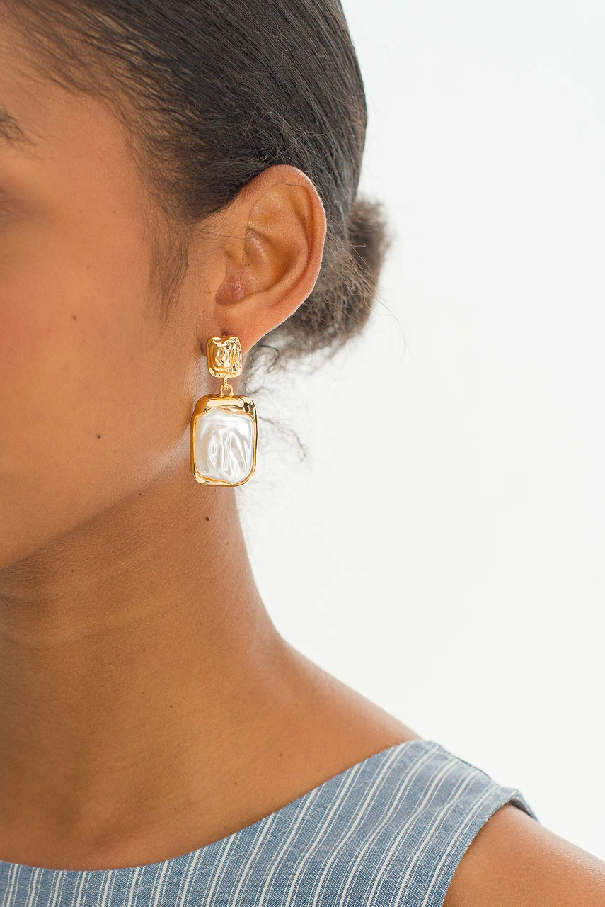 Gallery Pearl Earrings, Gold