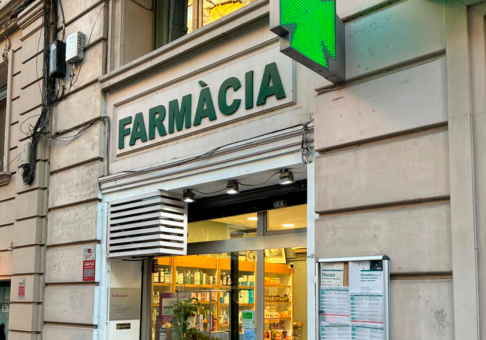 imagen exterior farmacia bosque