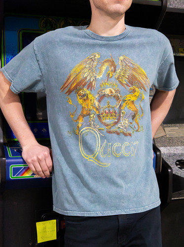 Queen Vintage Queen Japanese Unisex Tee