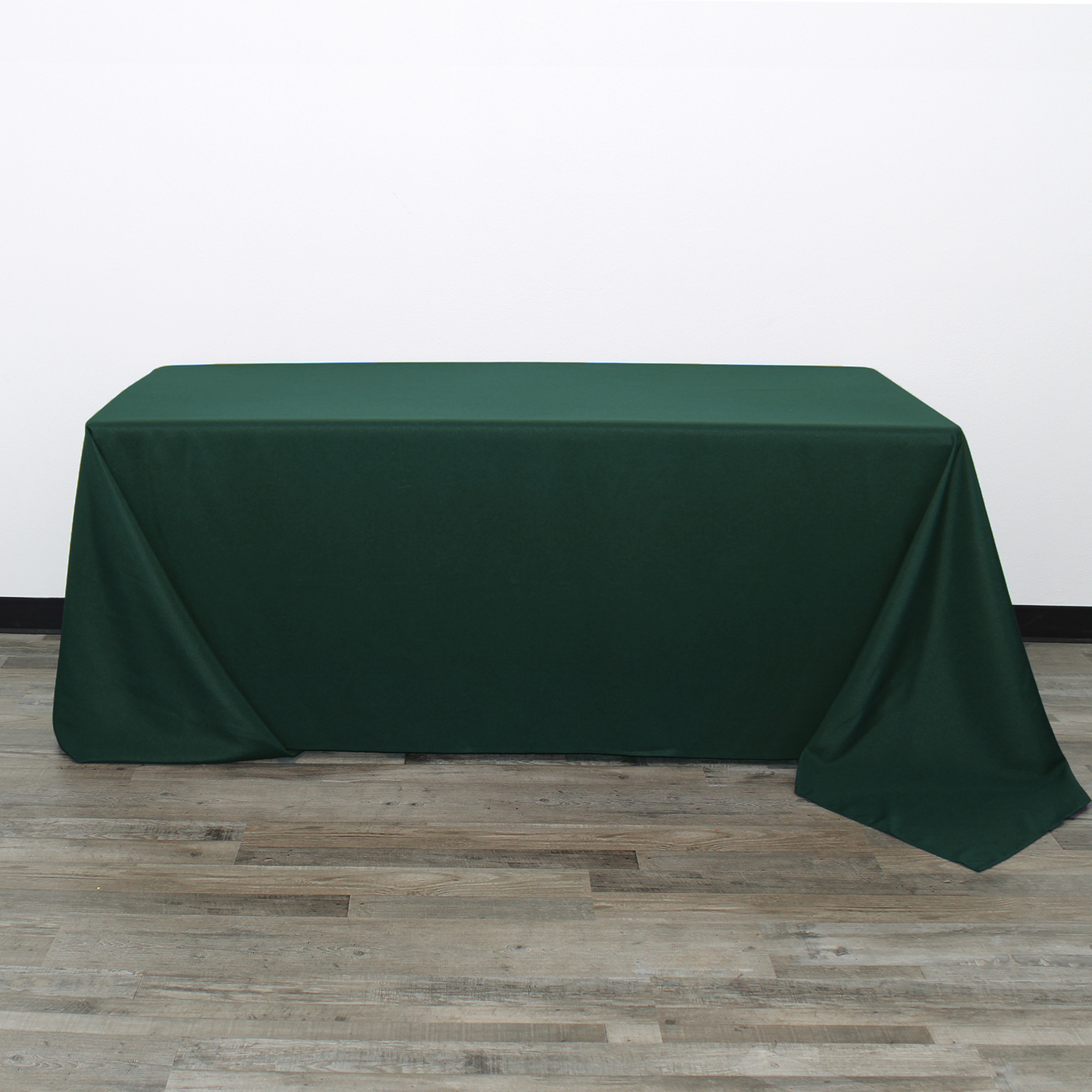 90 x 132 inch Rectangular Polyester Tablecloth Hunter Green front