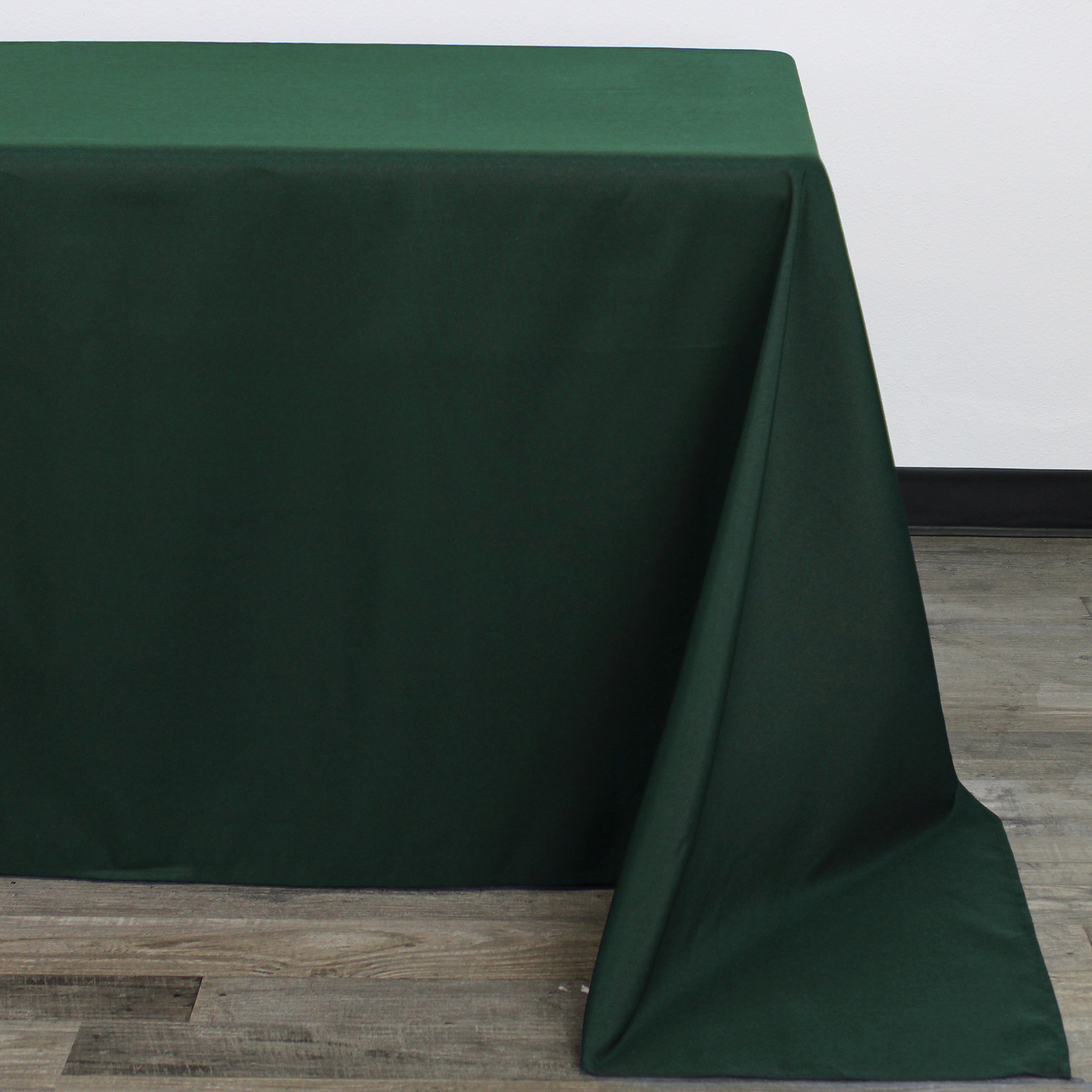 90 x 132 inch Rectangular Polyester Tablecloth Hunter Green corner