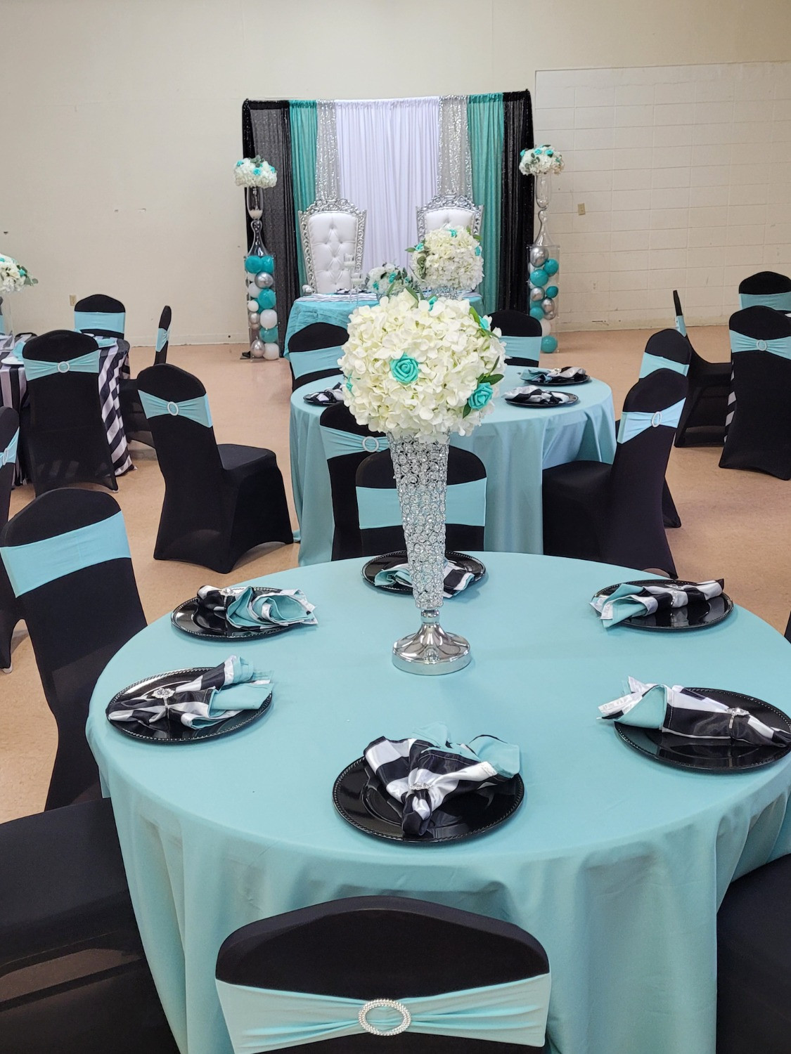 20 Inch Satin Cloth Napkins Black/White Striped lifestyle