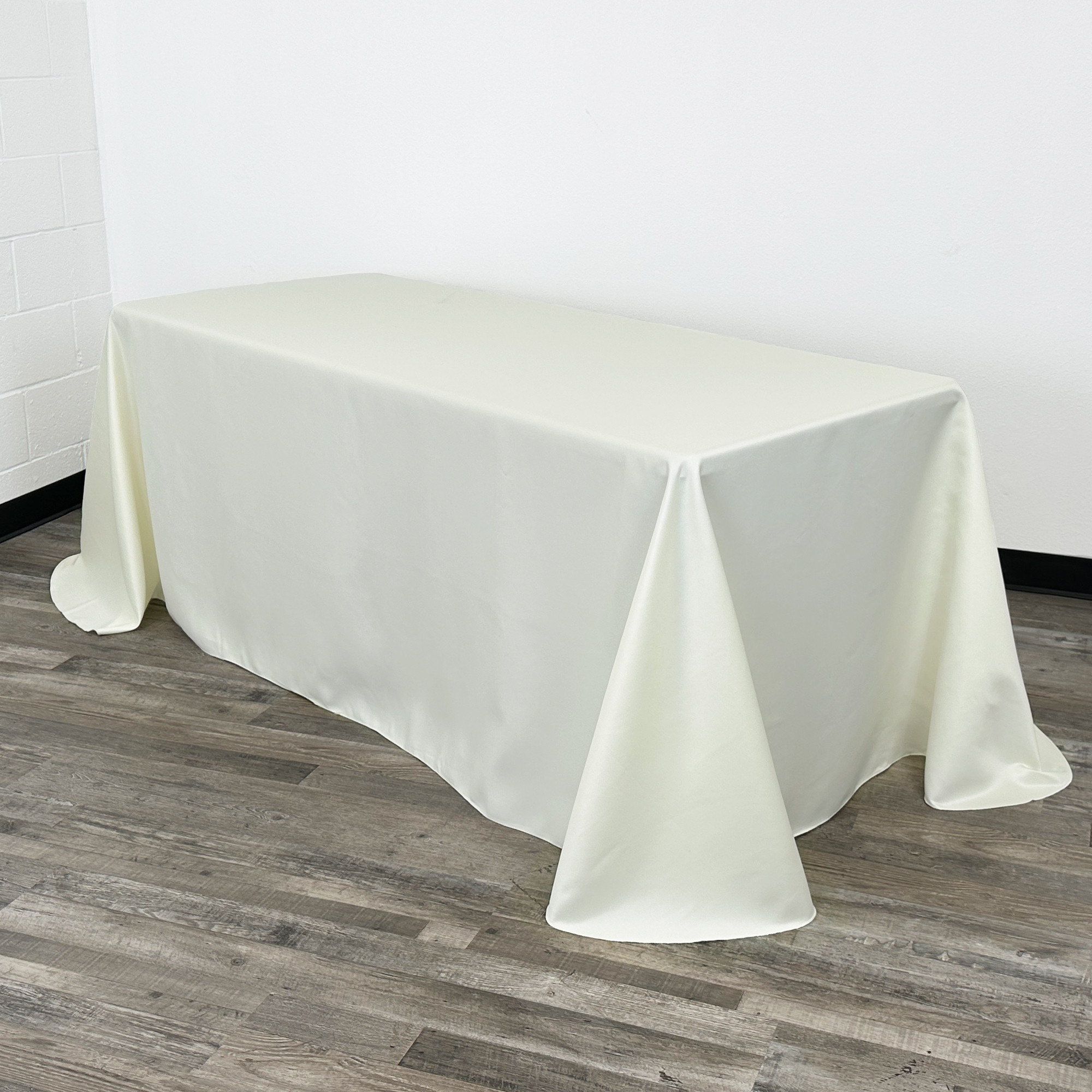 90 x 132 Inch Rectangular L'amour Tablecloth Ivory