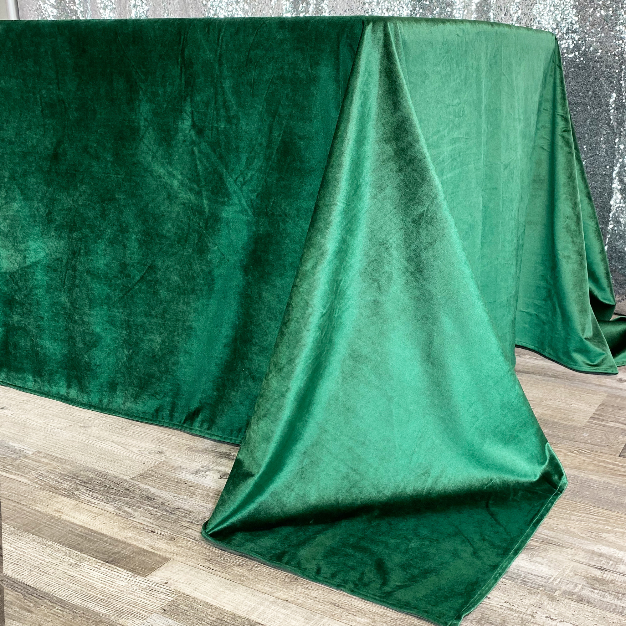 90 x 132 Inch Rectangular Velvet Tablecloth Emerald Green Corner