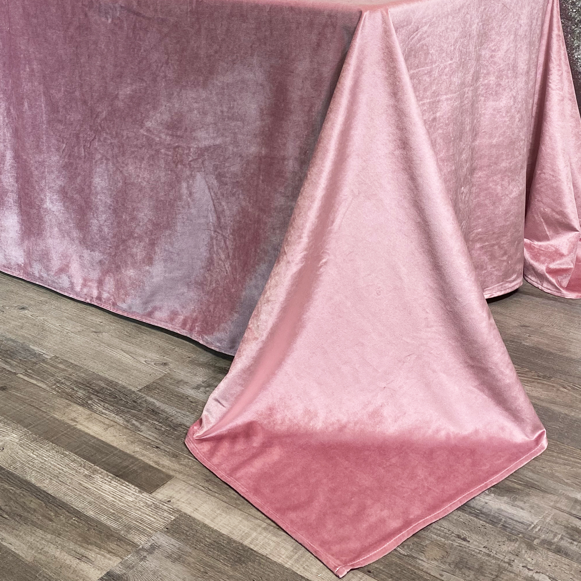 90 x 156 Inch Rectangular Velvet Tablecloth Dusty Rose Corner
