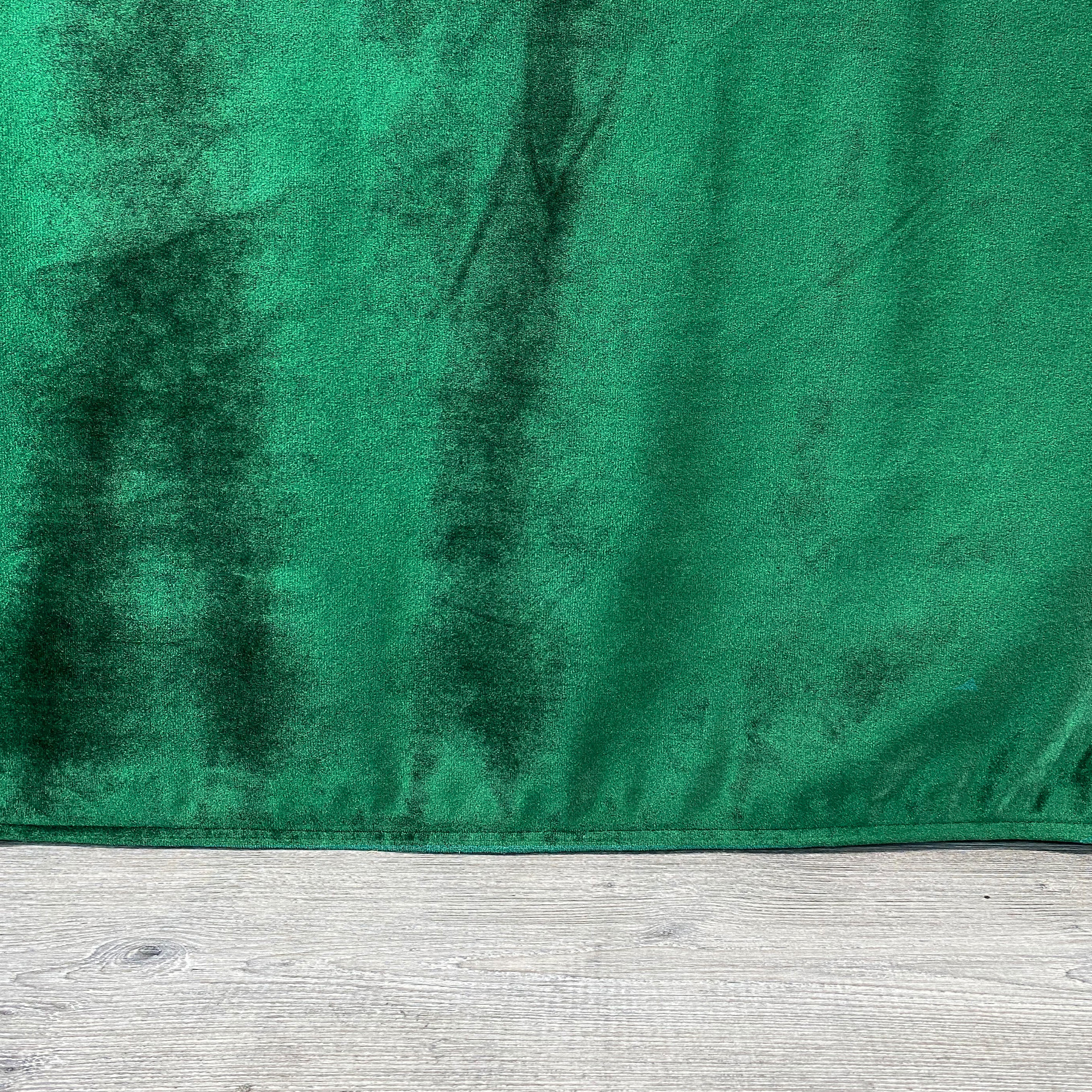 90 x 156 Inch Rectangular Velvet Tablecloth Emerald Green Hem