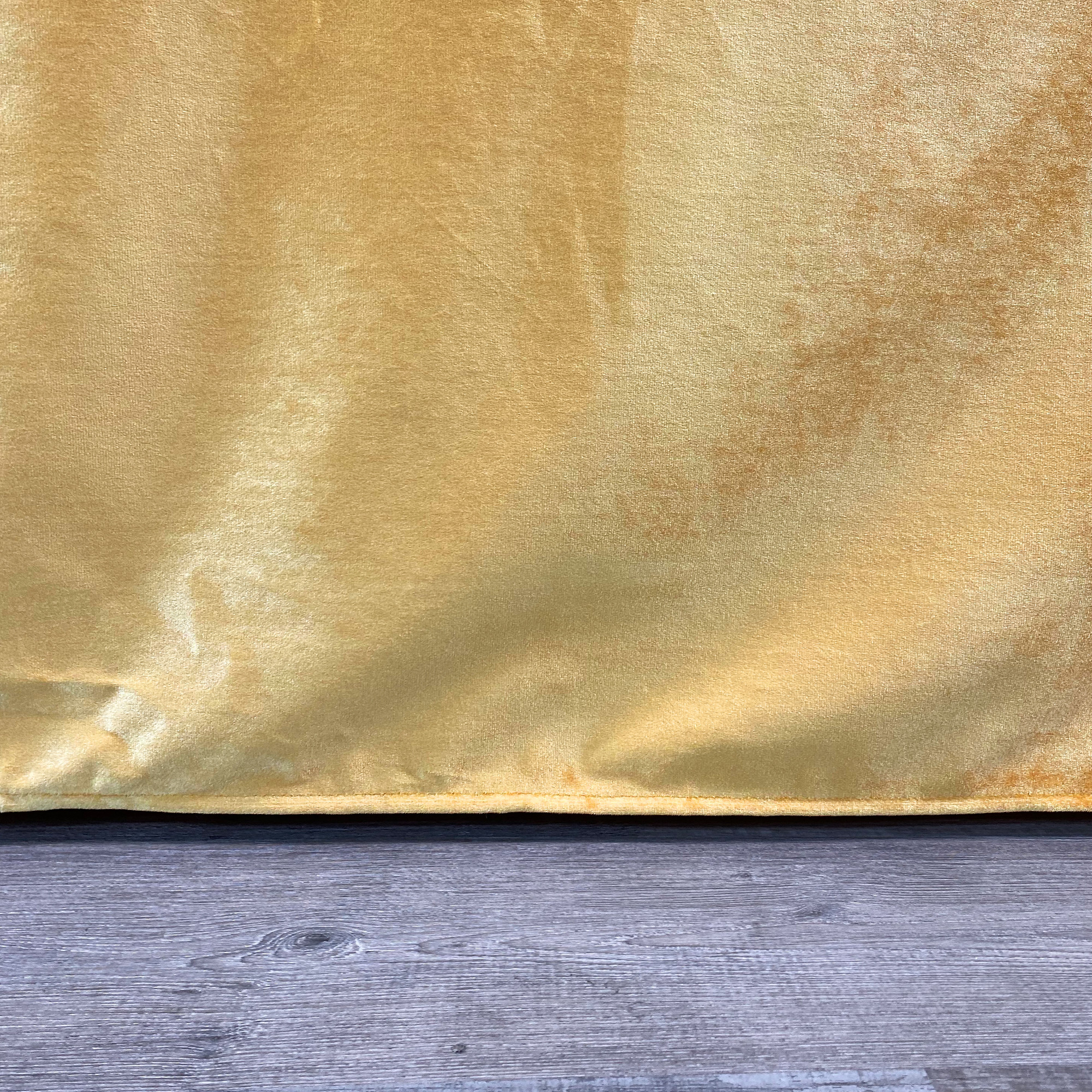 90 x 156 Inch Rectangular Velvet Tablecloth Gold Hem