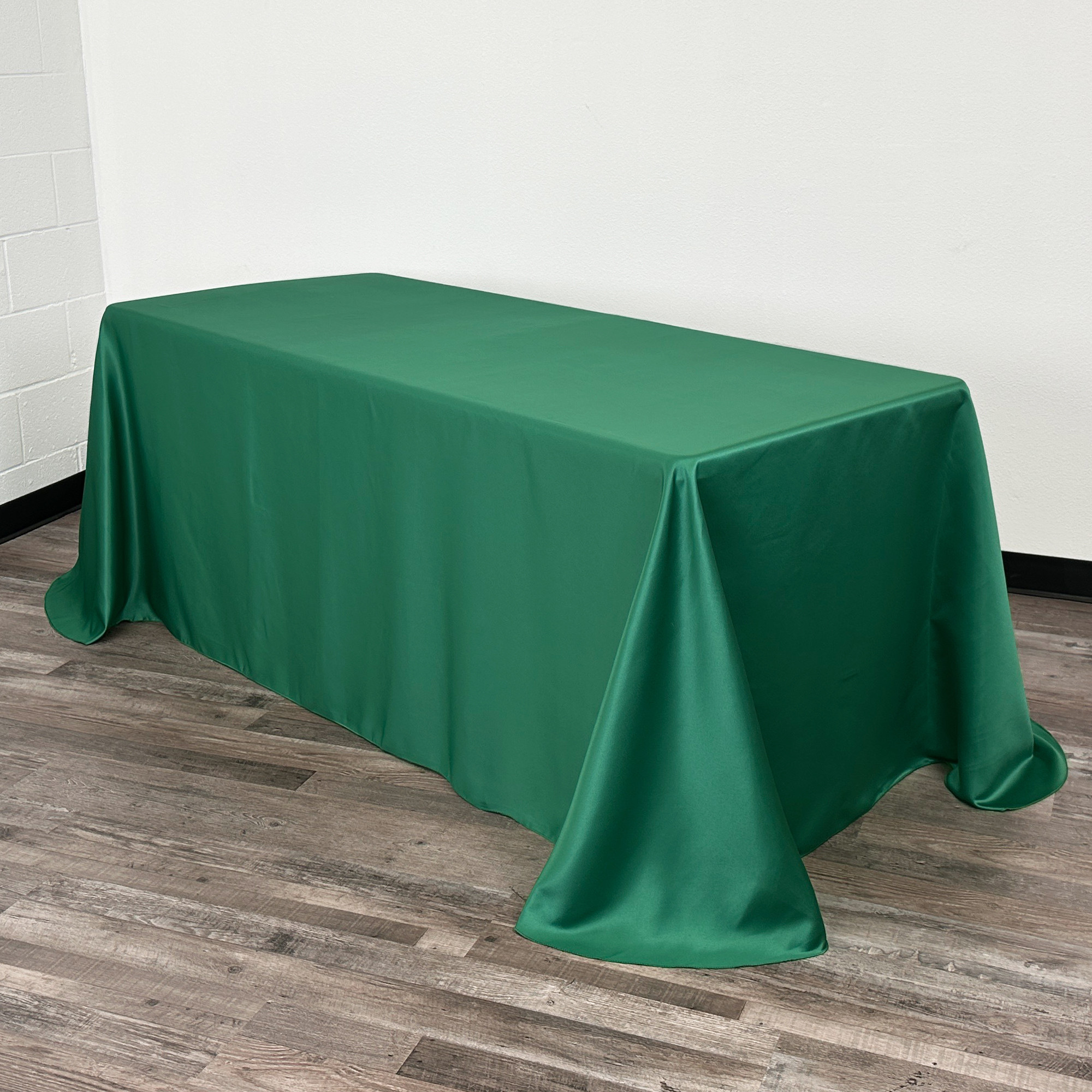 90 x 132 Inch Rectangular L'amour Tablecloth Hunter Green