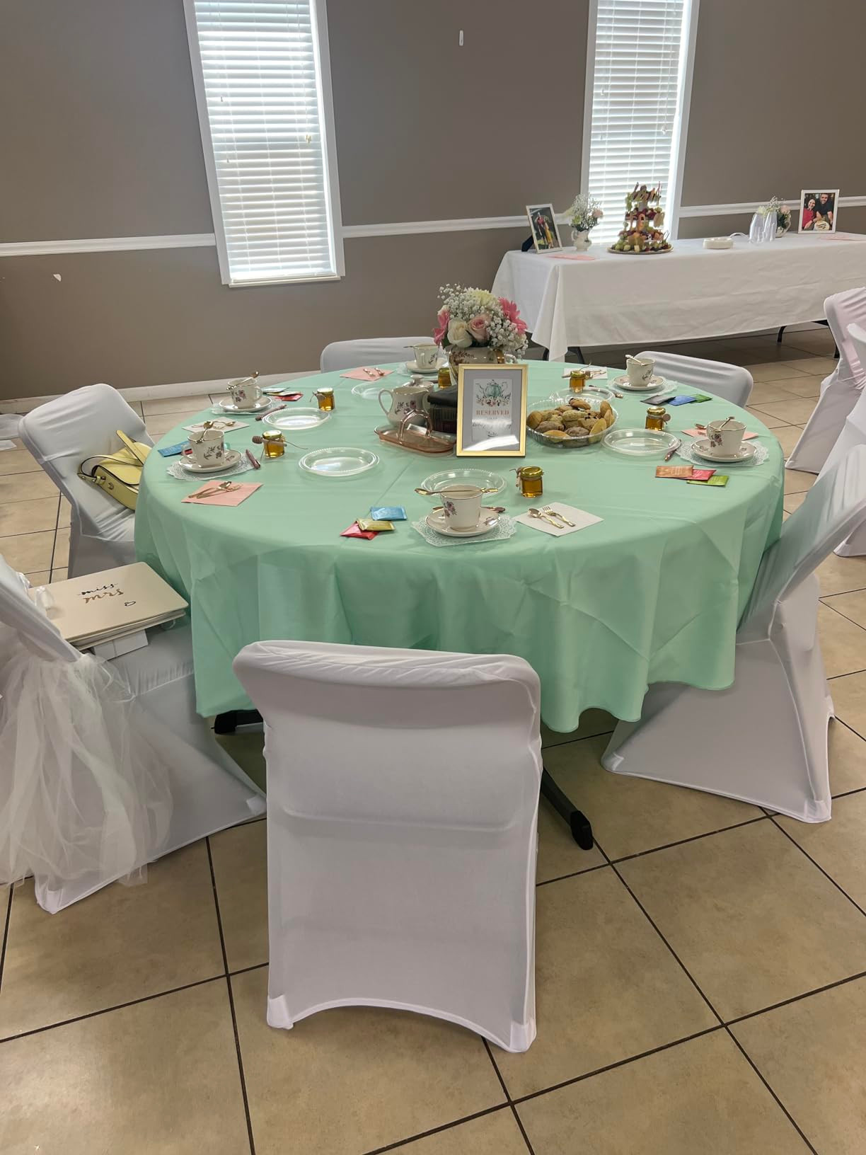 90 Inch Round Polyester Tablecloth Mint lifestyle