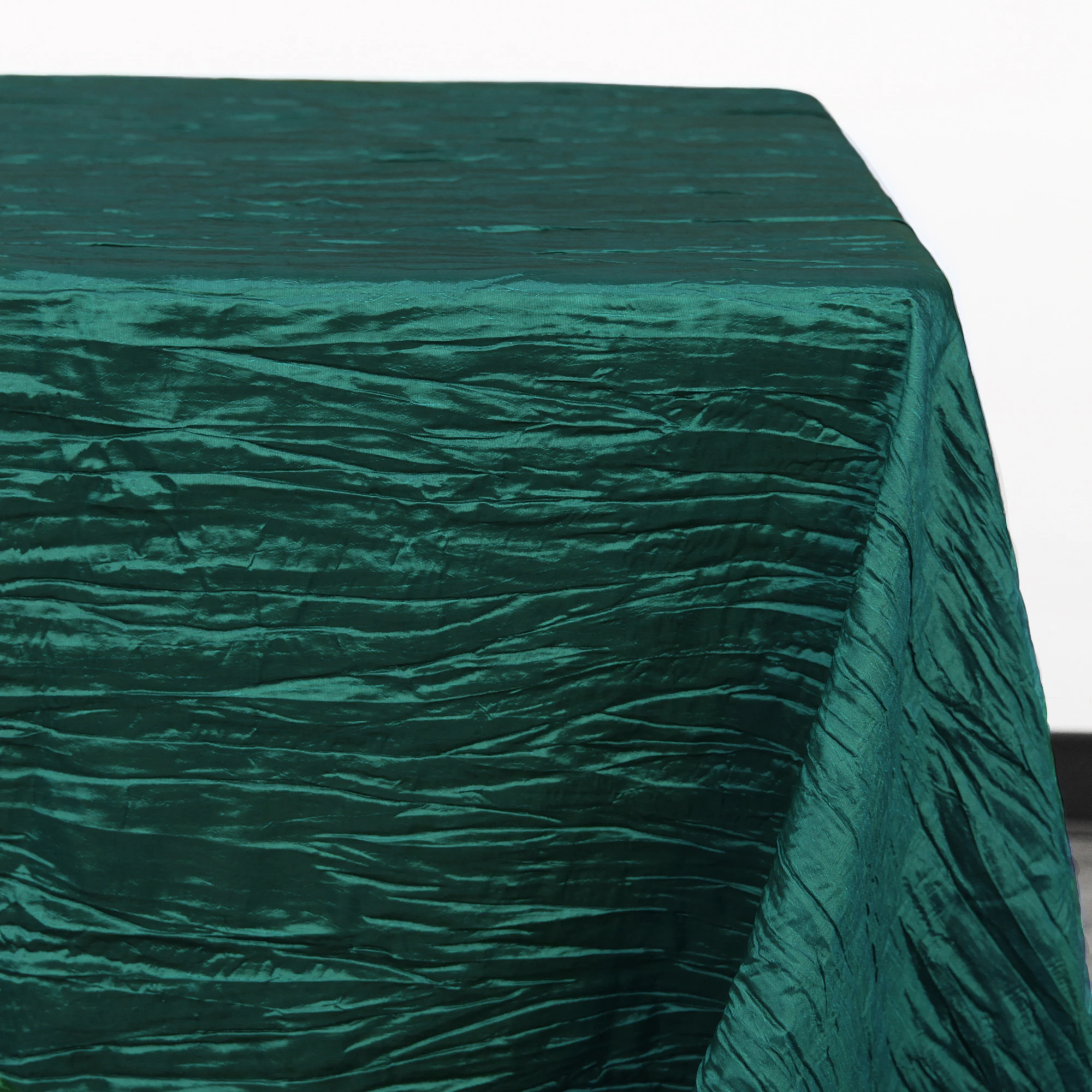 90 x 156 inch Rectangular Crinkle Taffeta Tablecloth Hunter Green corner