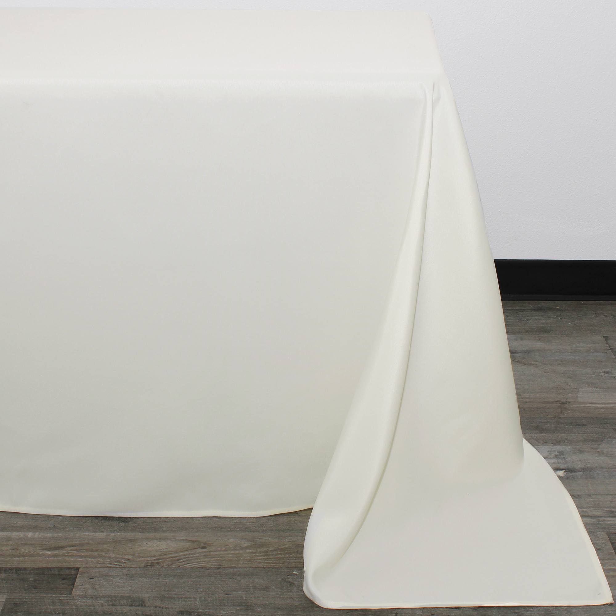 90 x 132 inch Rectangular Polyester Tablecloths Ivory corner
