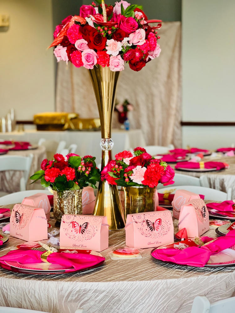 20 inch Polyester Cloth Napkins Fuchsia in use