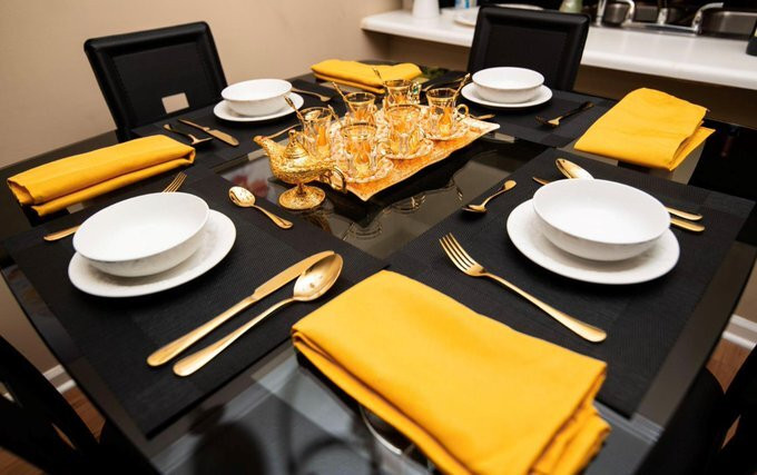 gold polyester napkins