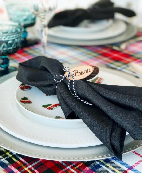 20 inch Polyester Cloth Napkins Black in use