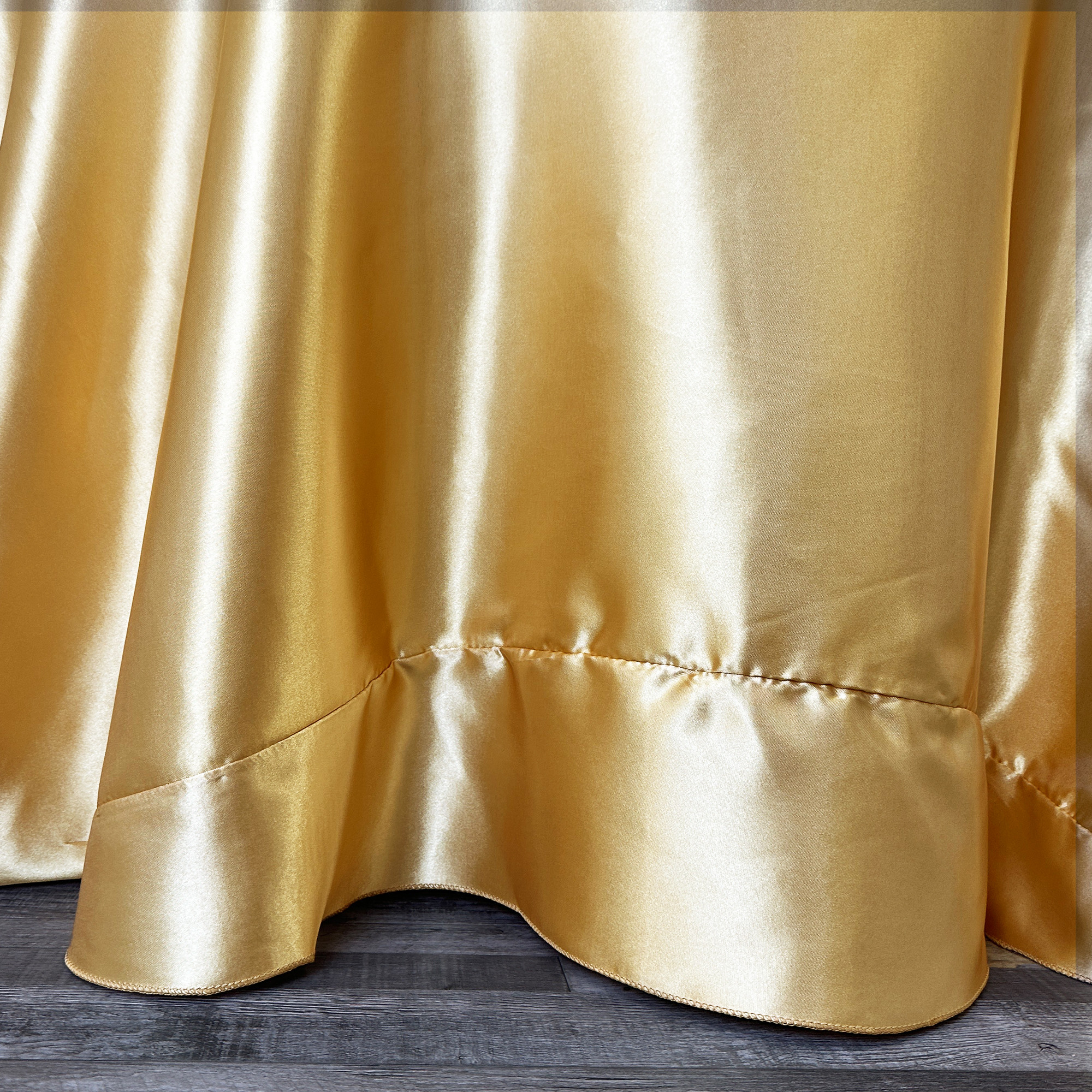 120 inch Round Satin Tablecloths Gold seam