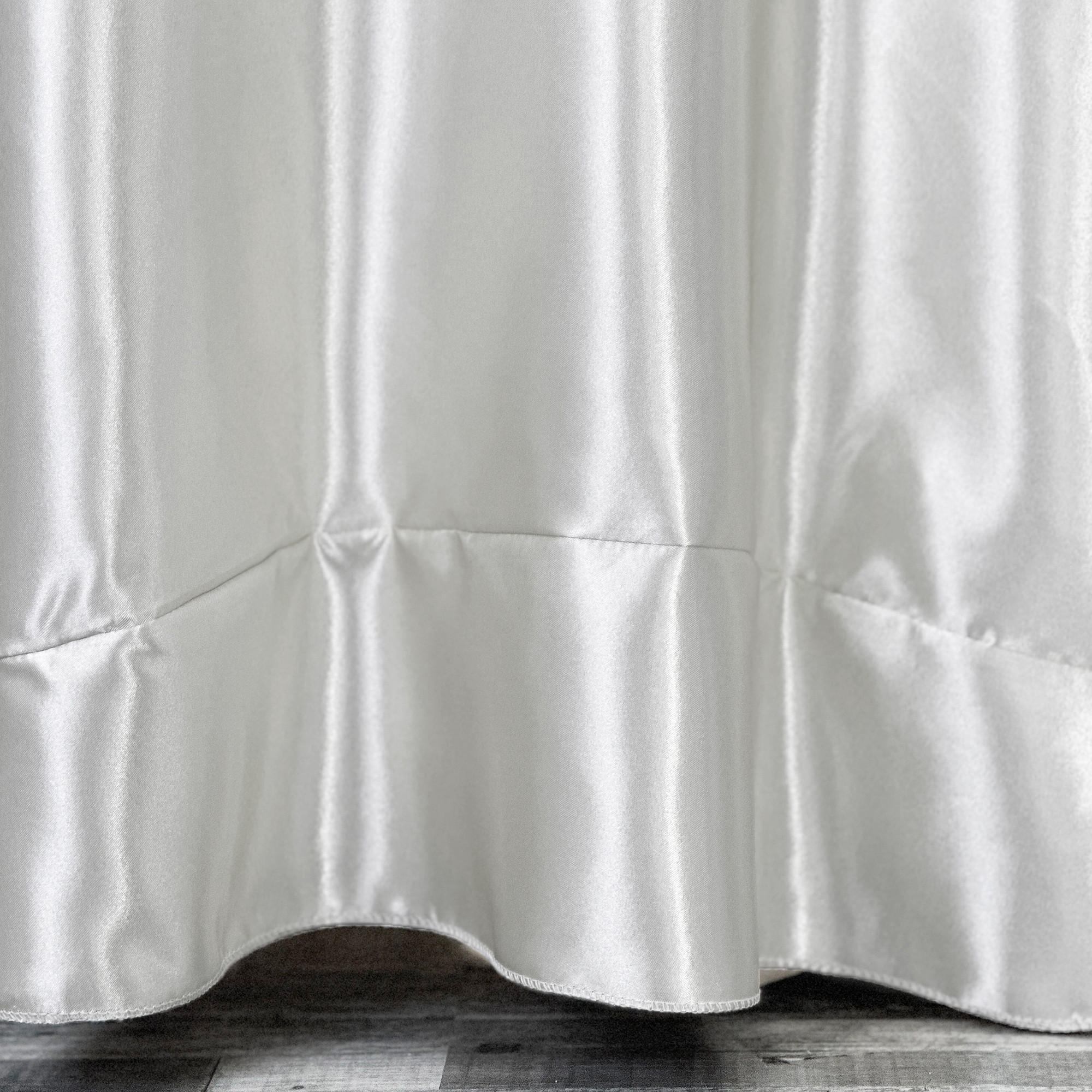 132 Inch Round Satin Tablecloth White seam