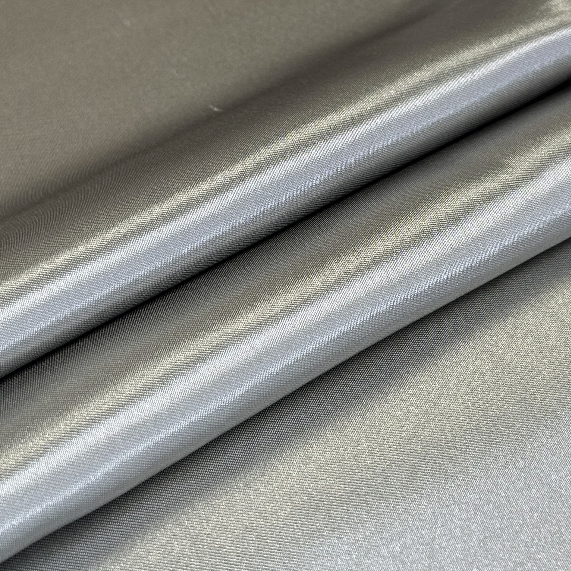 Satin Cloth Napkins Dark Silver / Platinum Swatch