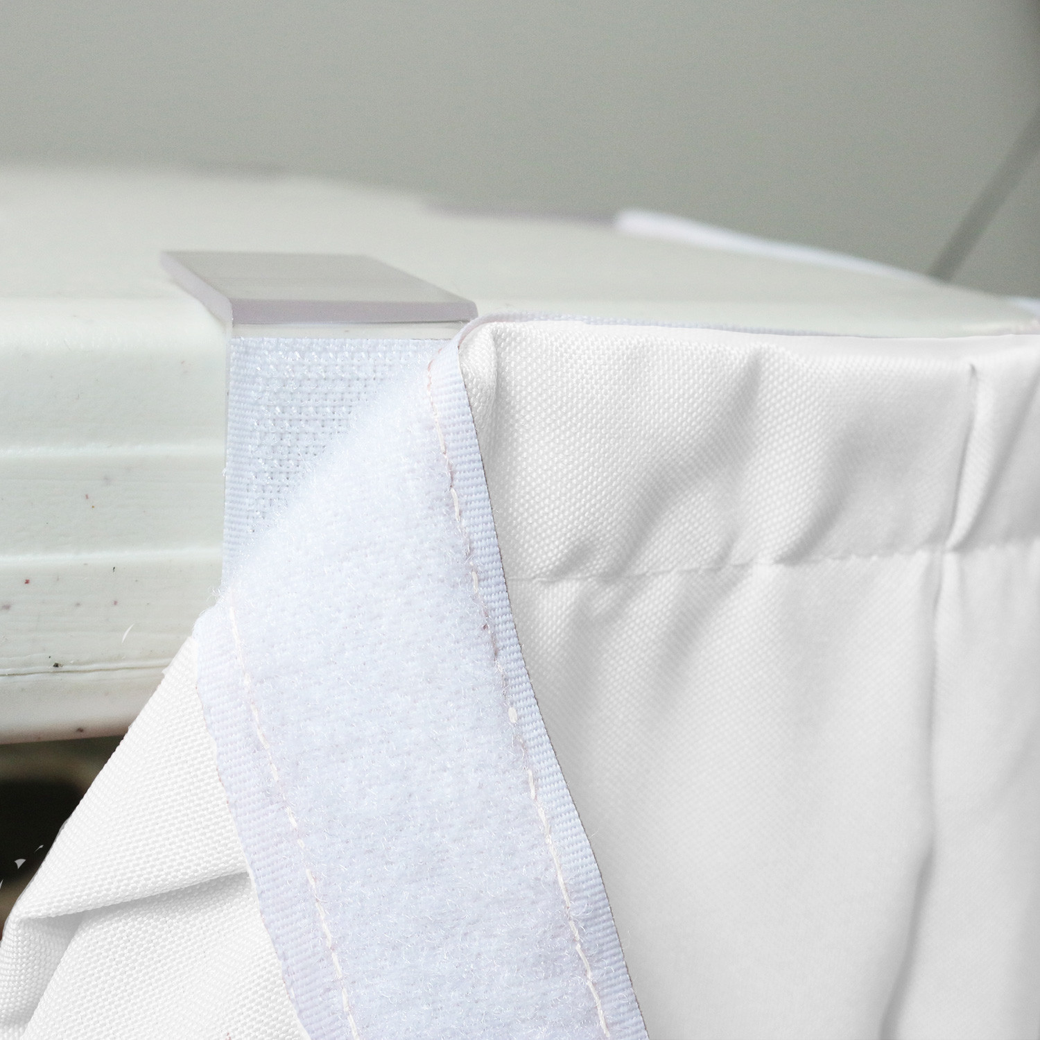 17 ft x 29 Inch Polyester Pleated Table Skirt White Velcro