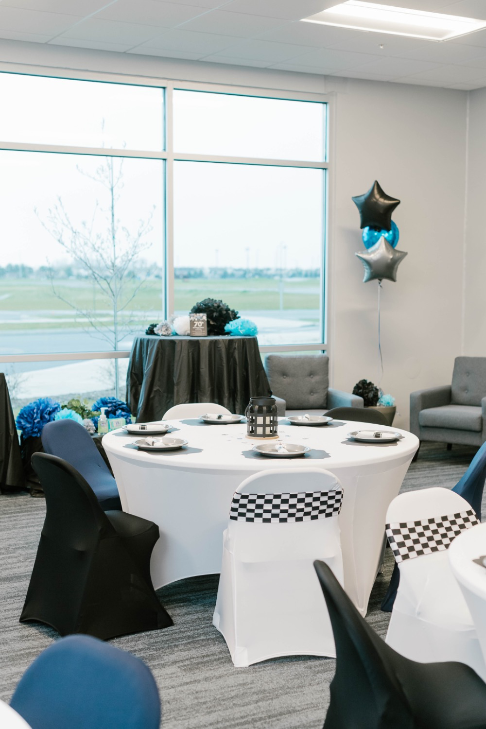 Stretch Spandex 6 ft Round Table Cover White In Use