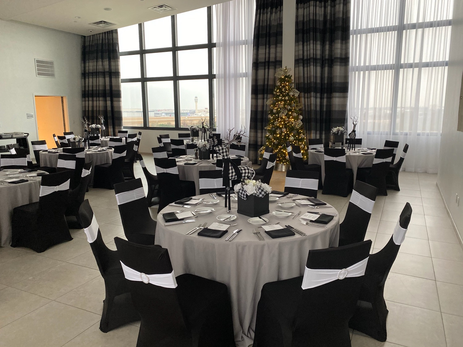 white spandex chair band for weddings