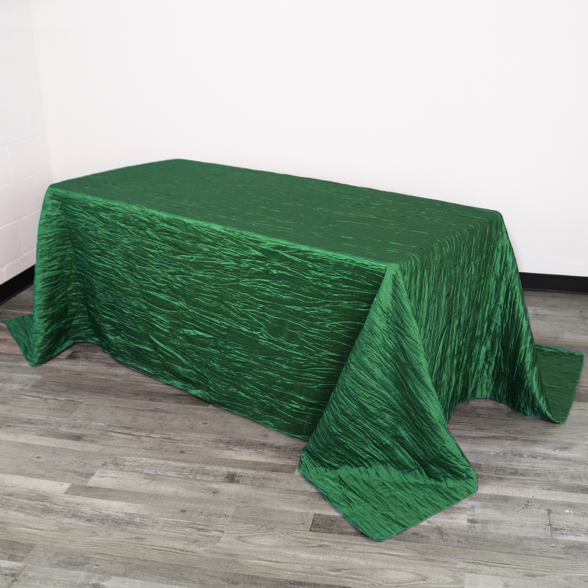 90 x 156 inch Rectangular Crinkle Taffeta Tablecloth Hunter Green