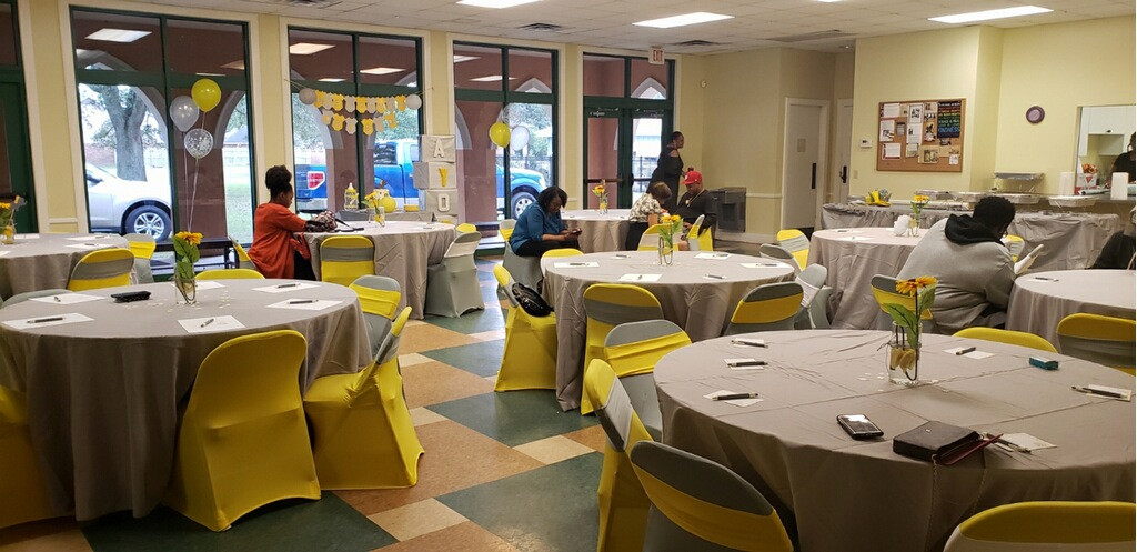 gray round polyester tablecloths