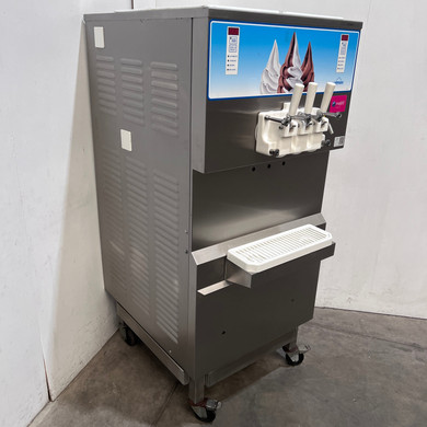 Carpigiani UF820 Soft Serve Machine