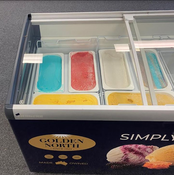 Liebherr Gelato Pack 354 Ltr Chest Freezer, Glass Canopy & 3 Baskets