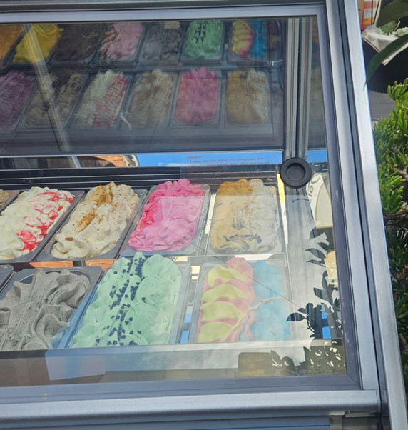 Exquisite IC16T 16 Tubs Ice Cream Scooping Freezer