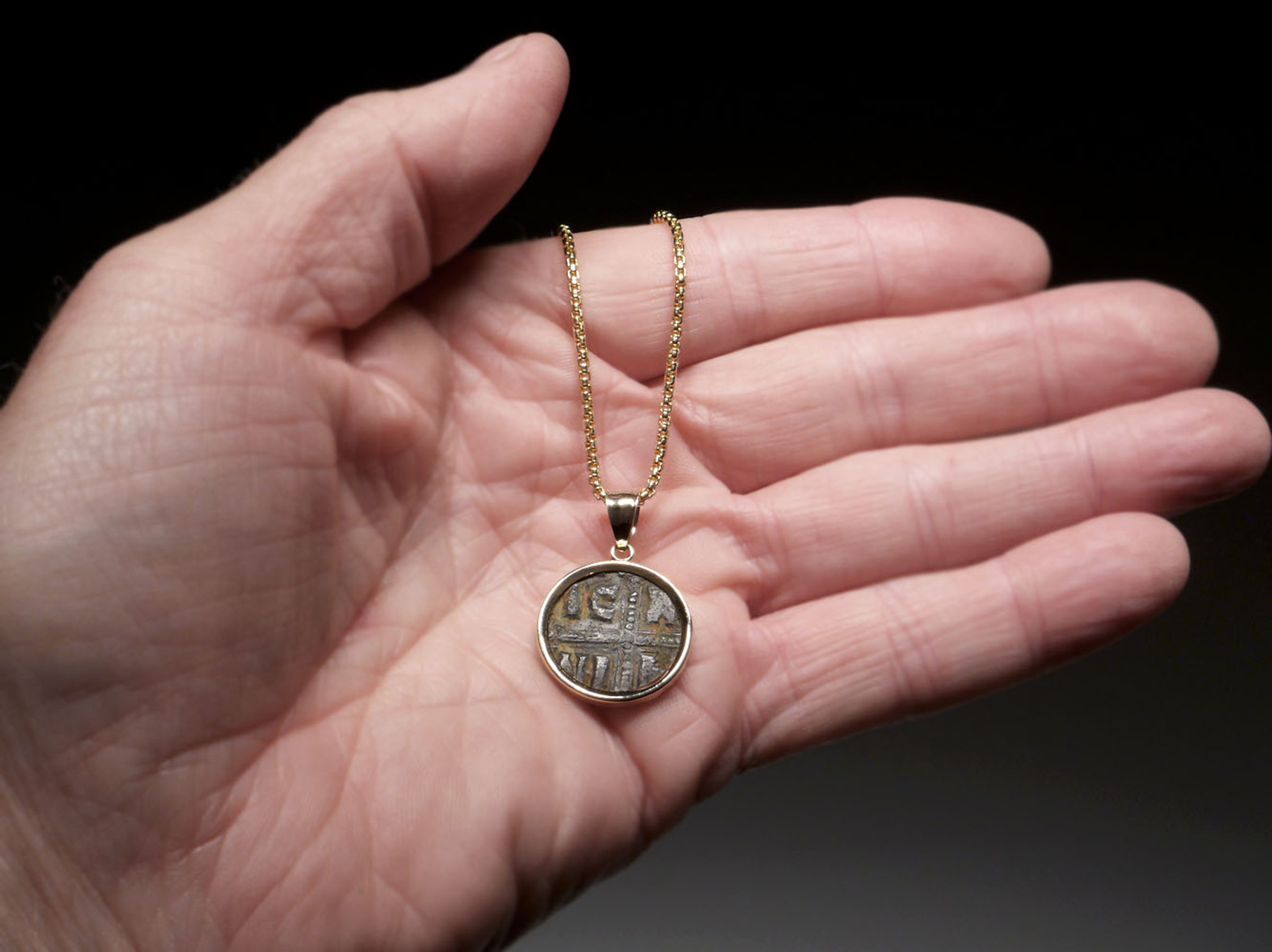 gold coin necklace pendant